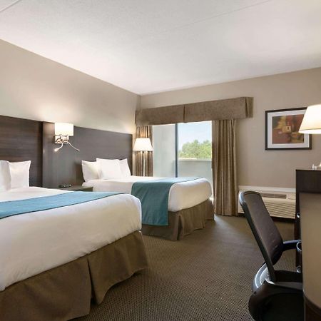 Travelodge Hotel By Wyndham Kingston Lasalle Екстер'єр фото