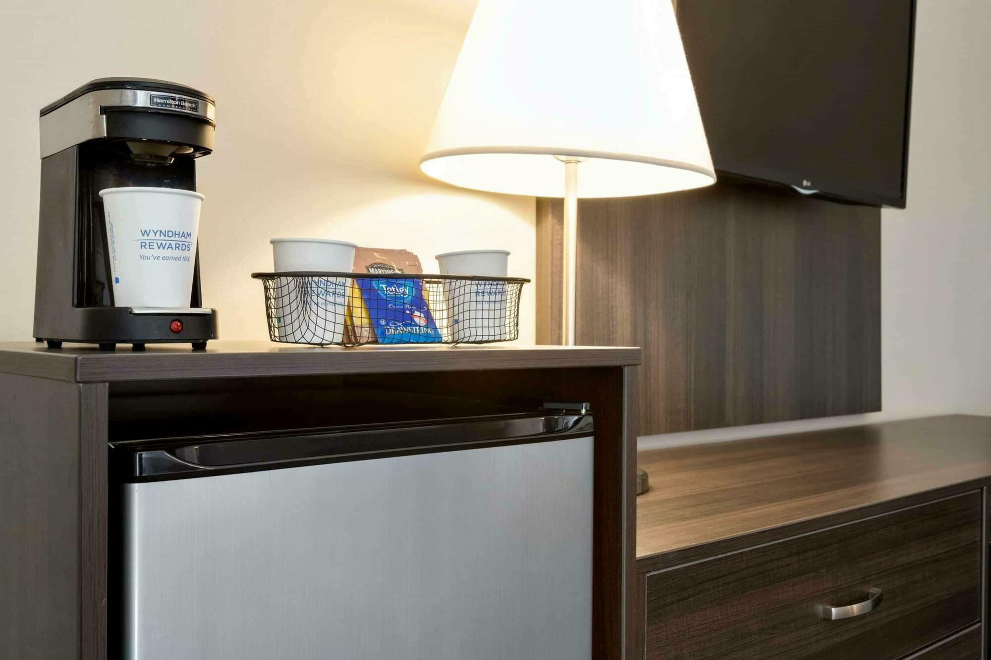 Travelodge Hotel By Wyndham Kingston Lasalle Екстер'єр фото